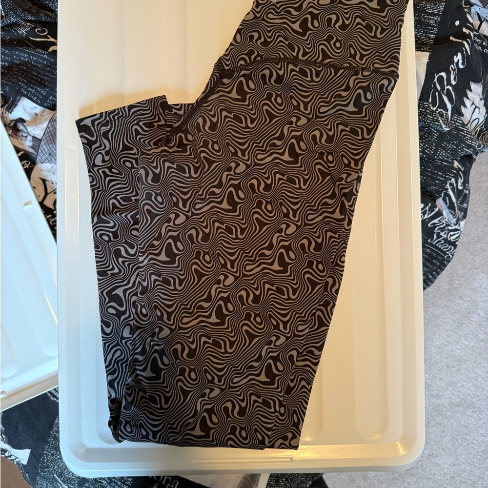 Stylish Black and Gray Patterned Leggings